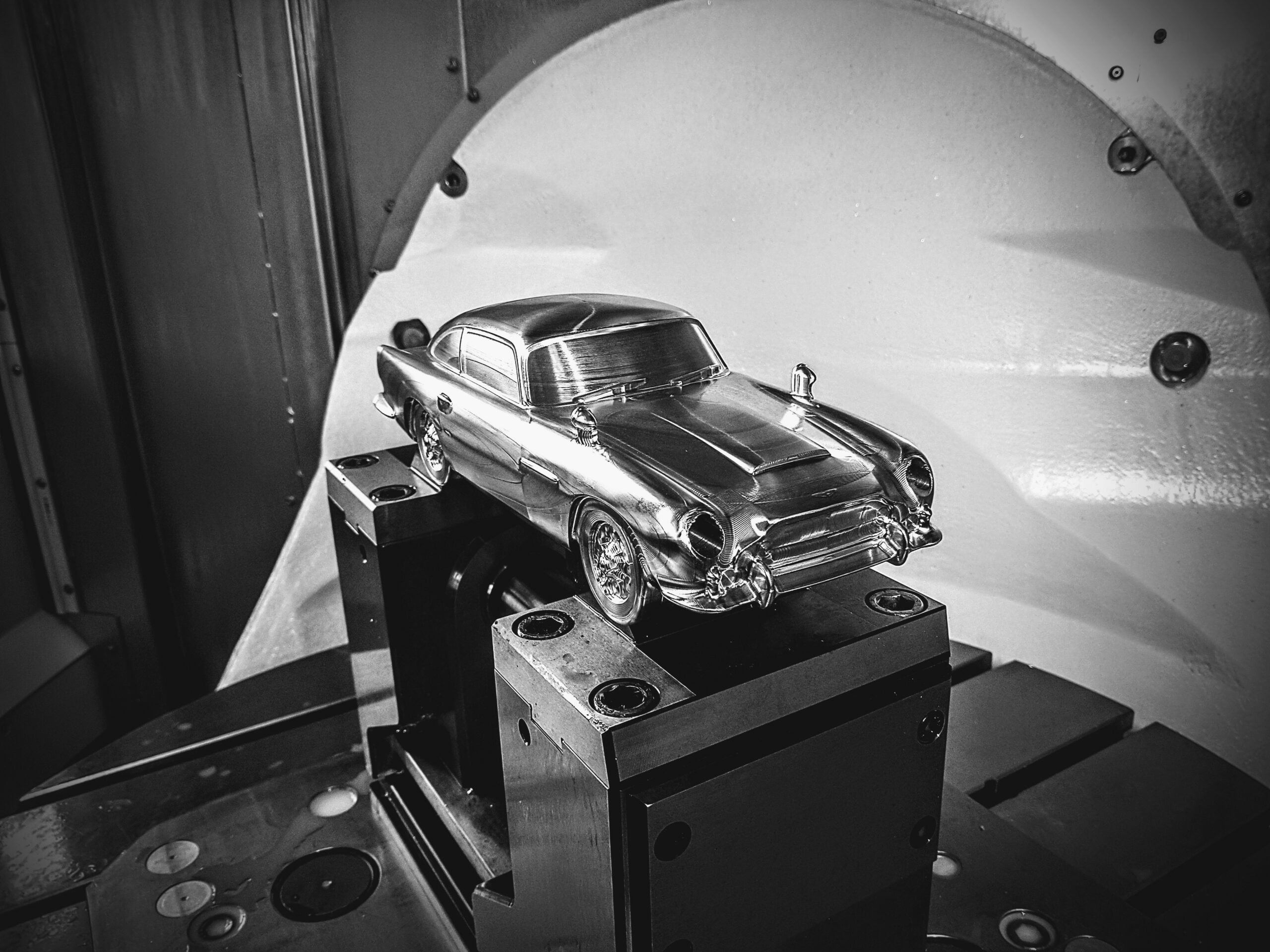 James Bond Aston Martin Lubrification à quantité minimale (MQL)